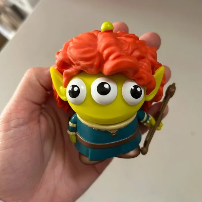 Figurine disney alien toy story rebelle brave mérida - photo numéro 2