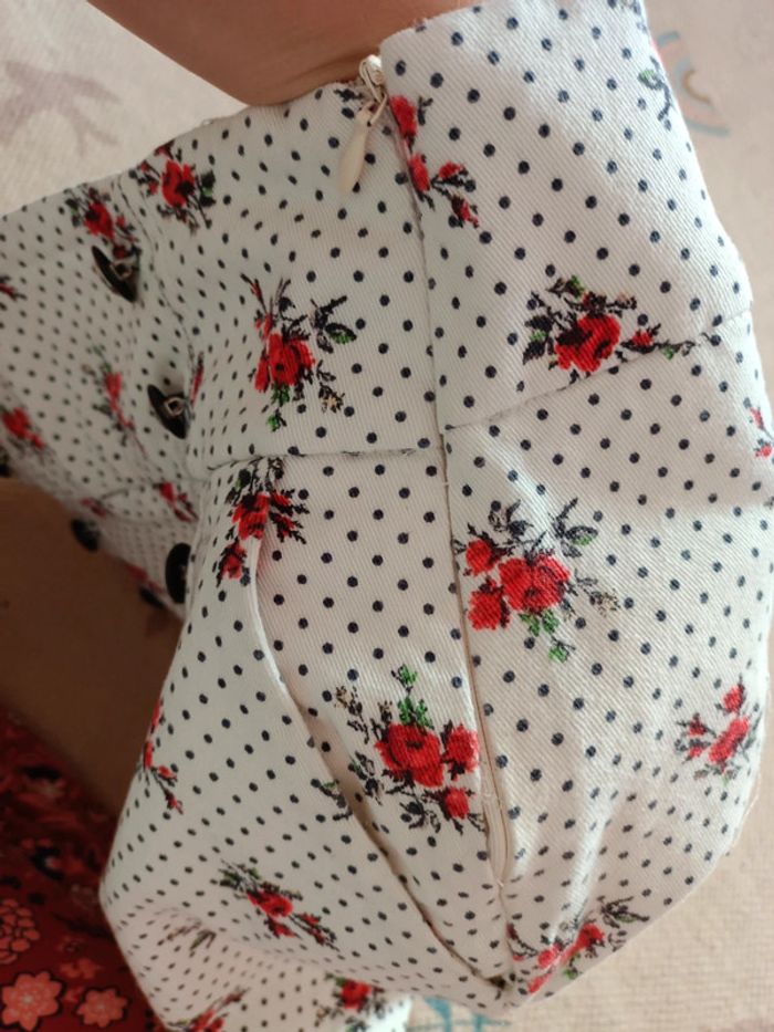 Short court blanc avec rose rouge zara basic M - photo numéro 6