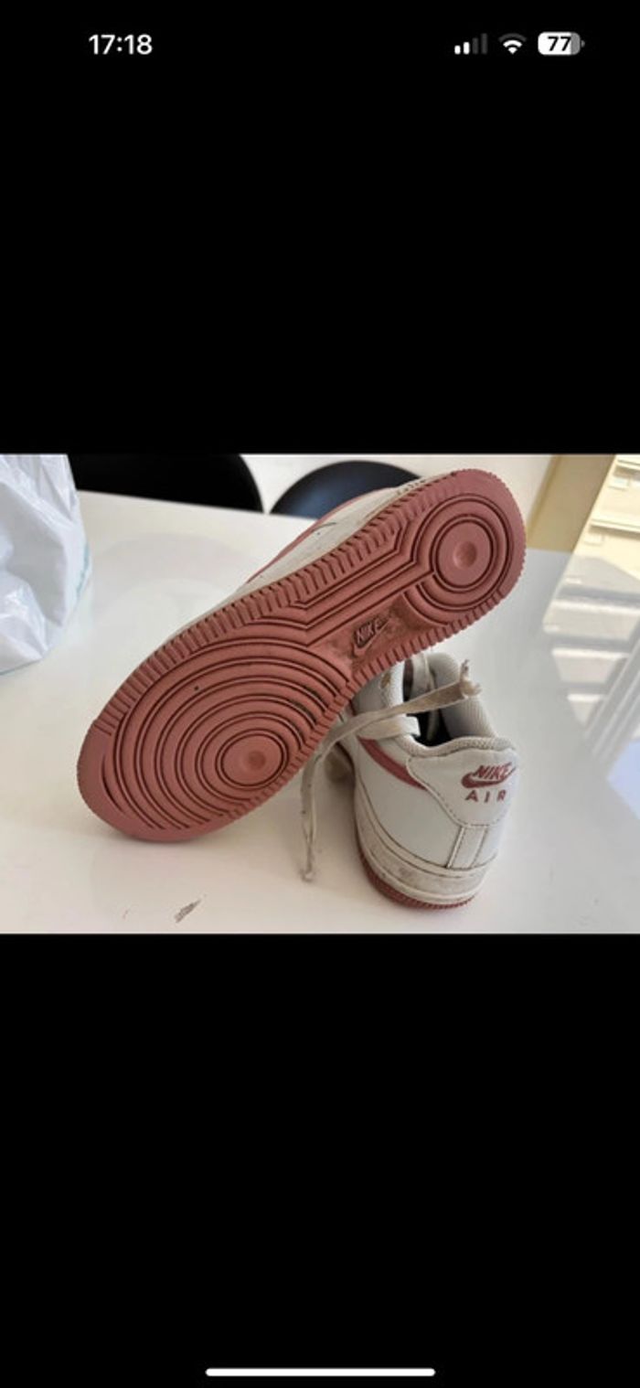 🩷 Nike Air Force 1 Low - Blanc & Rose saumon - Taille 36,5 - photo numéro 6