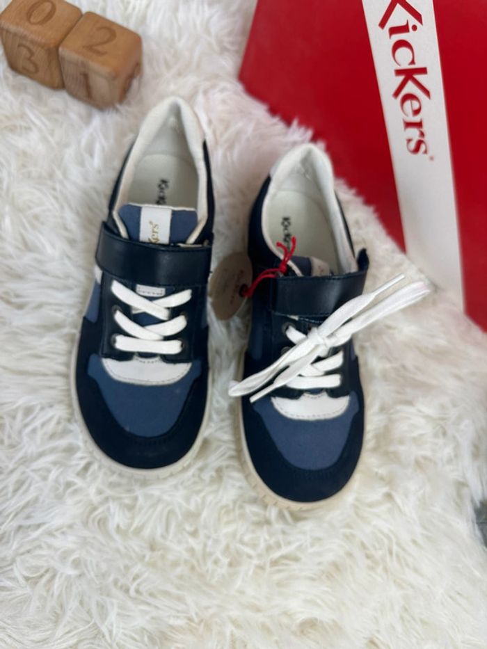 Paire de basket Kickers taille 31 - photo numéro 3