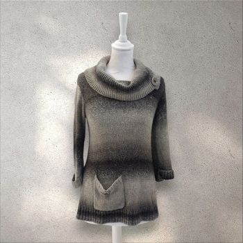 Pull chaud col roulé ample avec une poche taille 34-36