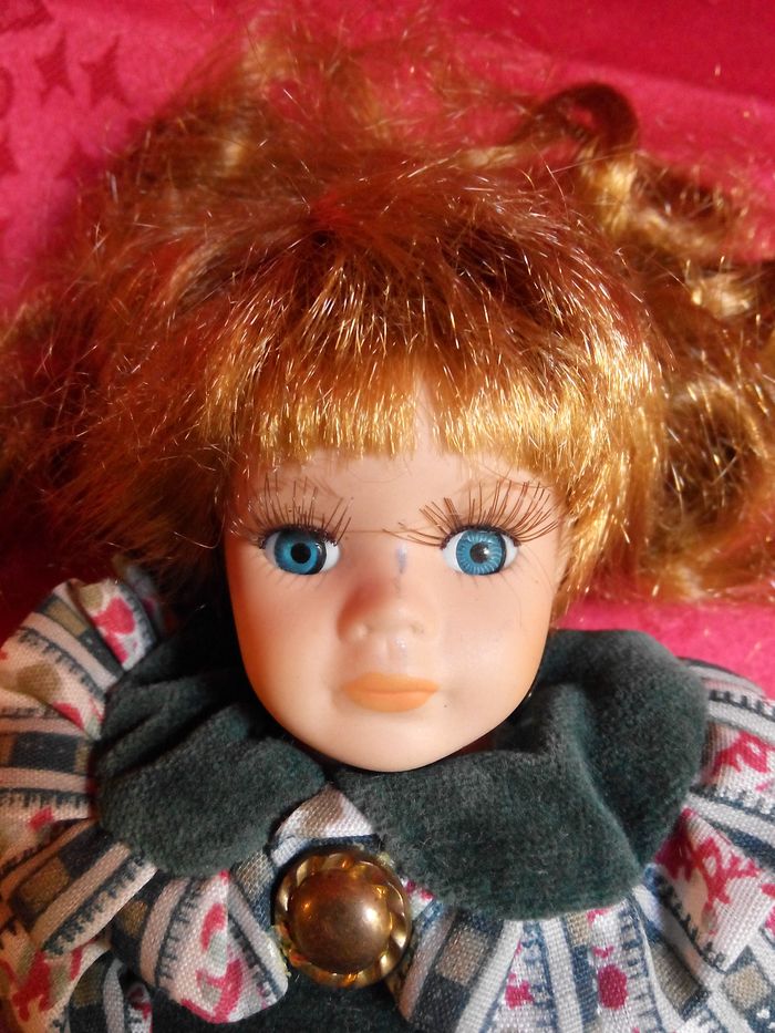 Faby27800 Poupée "Cidal" (22cm) Corps mou tête et demi bras en porcelaine. - photo numéro 2