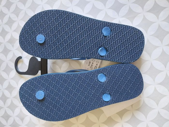 Tongs / claquettes enfant – pointure 31 – neuves avec étiquettes - photo numéro 5