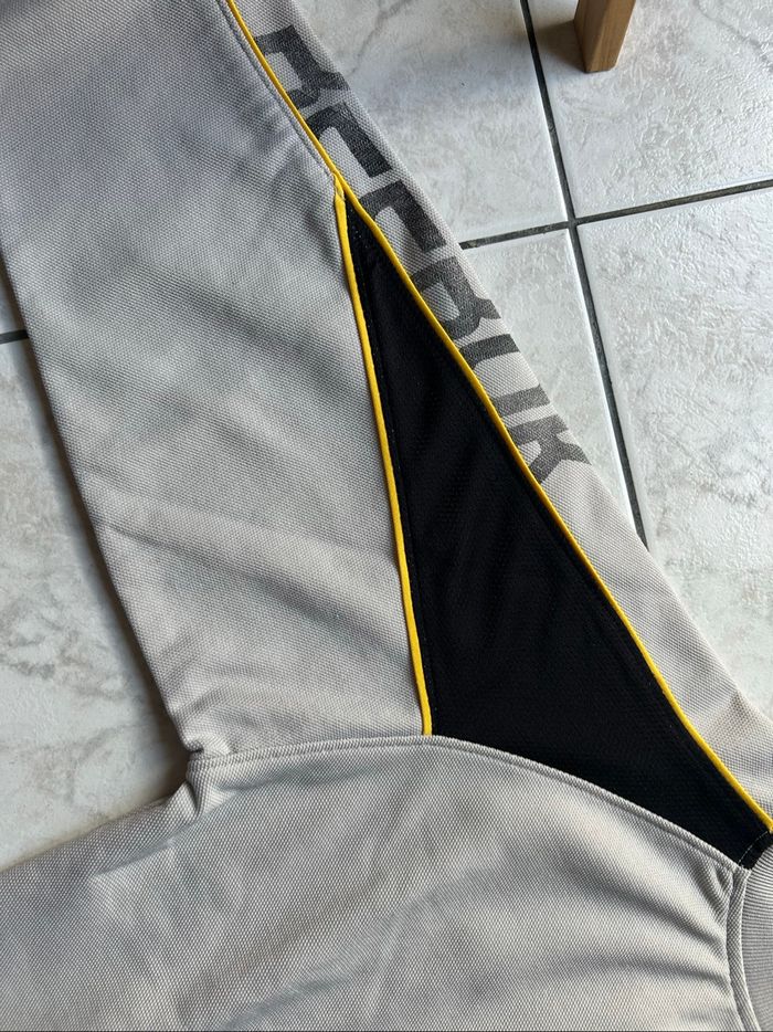 Pull gris jaune noir Reebok 10 ans - photo numéro 4