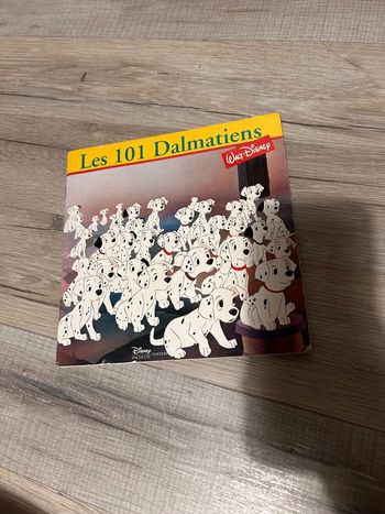 Livre Disney les 101 dalmatiens , années 90