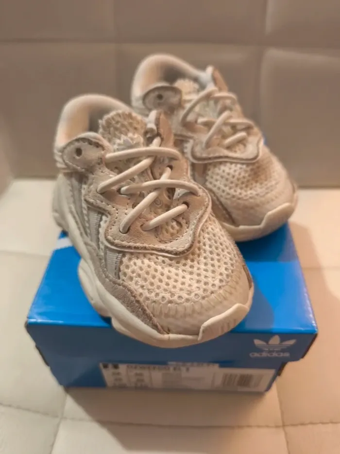 Baskets adidas ozweego taille 20 - photo numéro 2