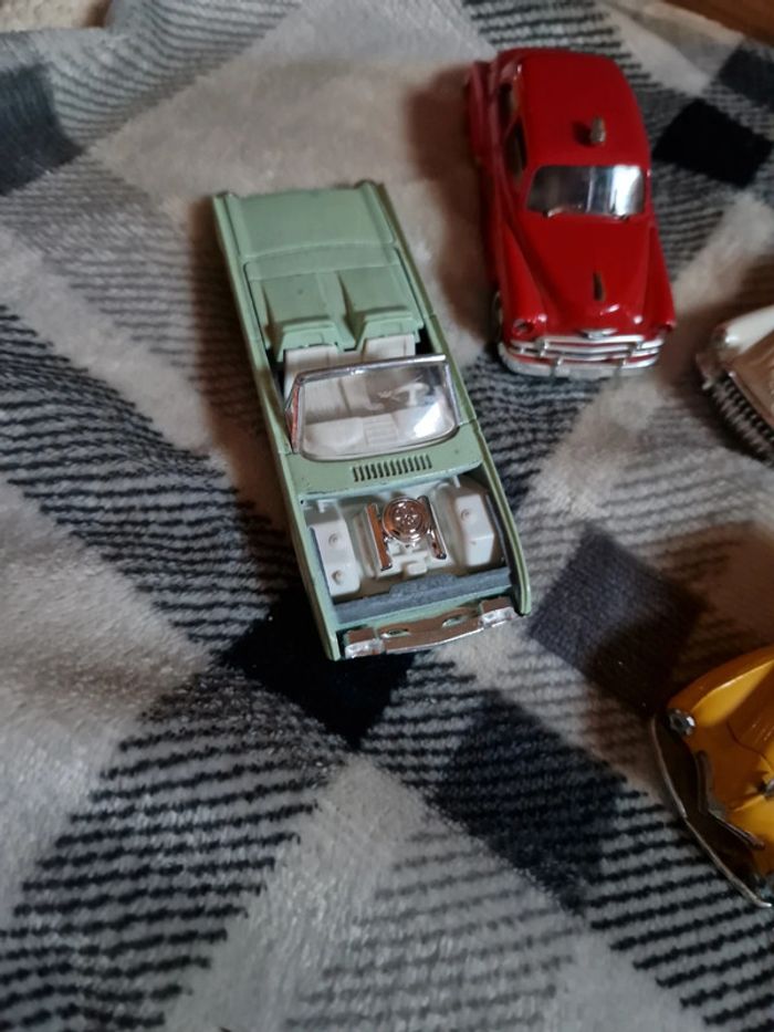 Lot de 4 voitures 1:43 en métal - photo numéro 2