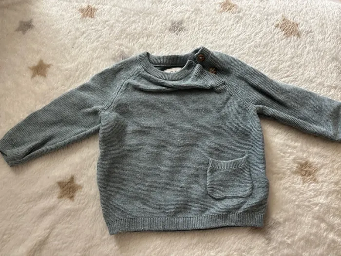 Pull bleu bébé