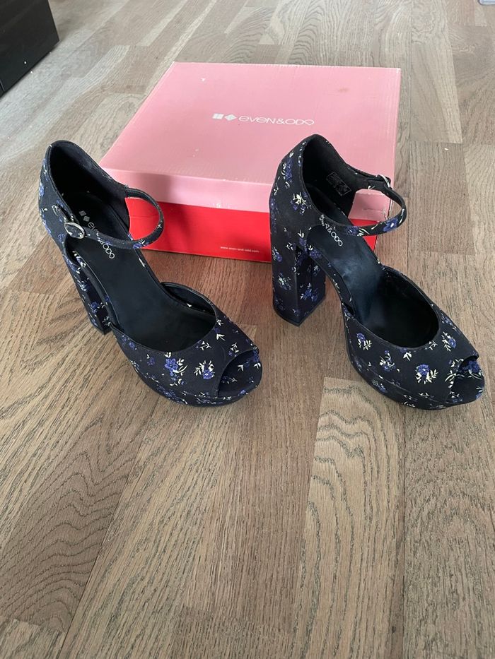 Chaussure a haut talon 37 très bon état - photo numéro 3