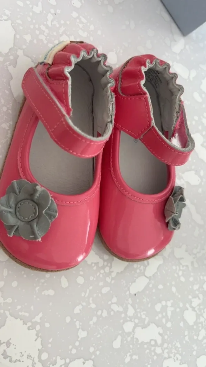 Robeez taille 20 neuve rose dessus cuir vernis semelle souple - photo numéro 3