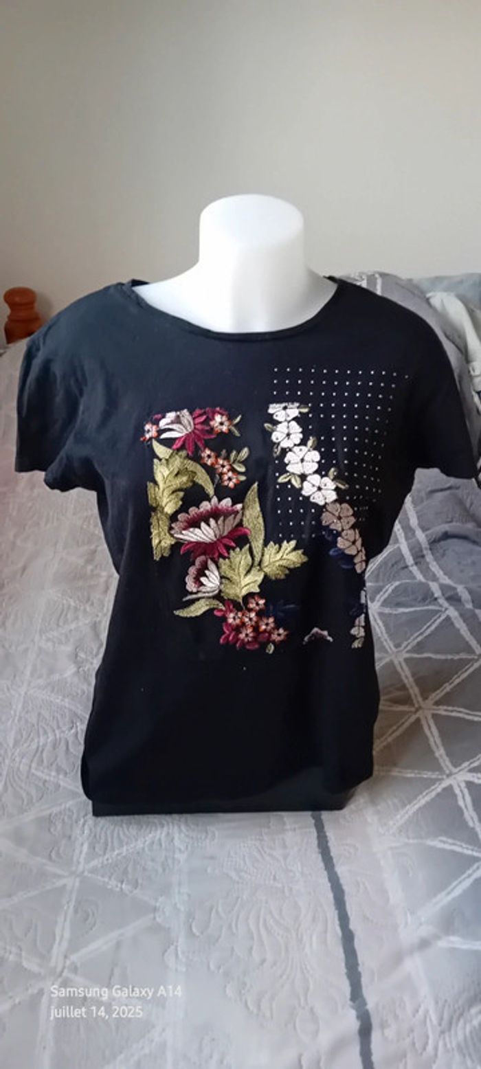 Haut noir motif fleurs avec broderies et clous femme S zara - photo numéro 2