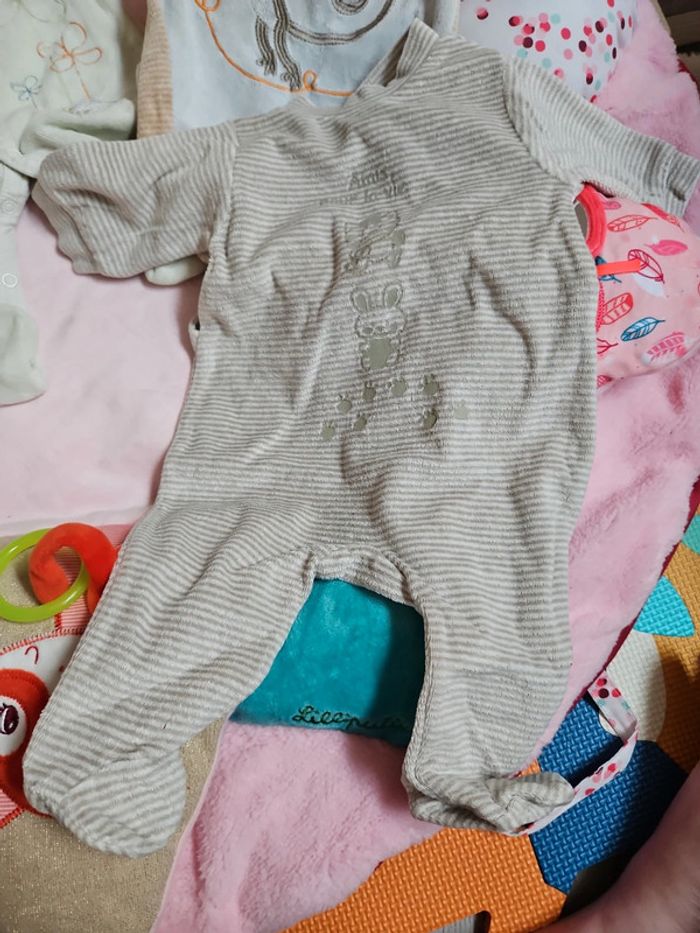 Lot 8 pyjamas hiver 1 mois - photo numéro 3