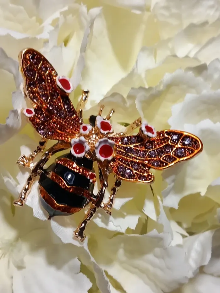 Grande broche en forme d abeille dorée - photo numéro 2