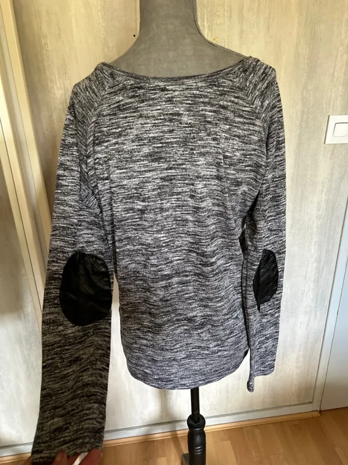Pull léger gris - photo numéro 4