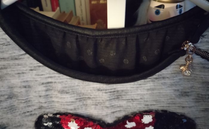 Très beau pull "Minnie" fabriqué en Italie porté une fois - photo numéro 4