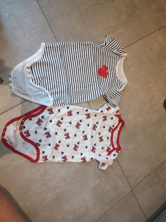 2 bodies Disney 36 mois manches courtes