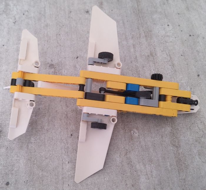 Lego   technic  42044  (  avion  ) - photo numéro 4