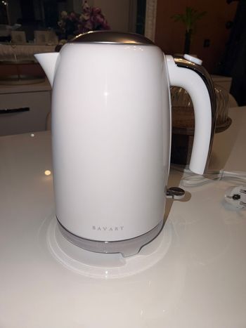 Bouilloire électrique neuve 2200w