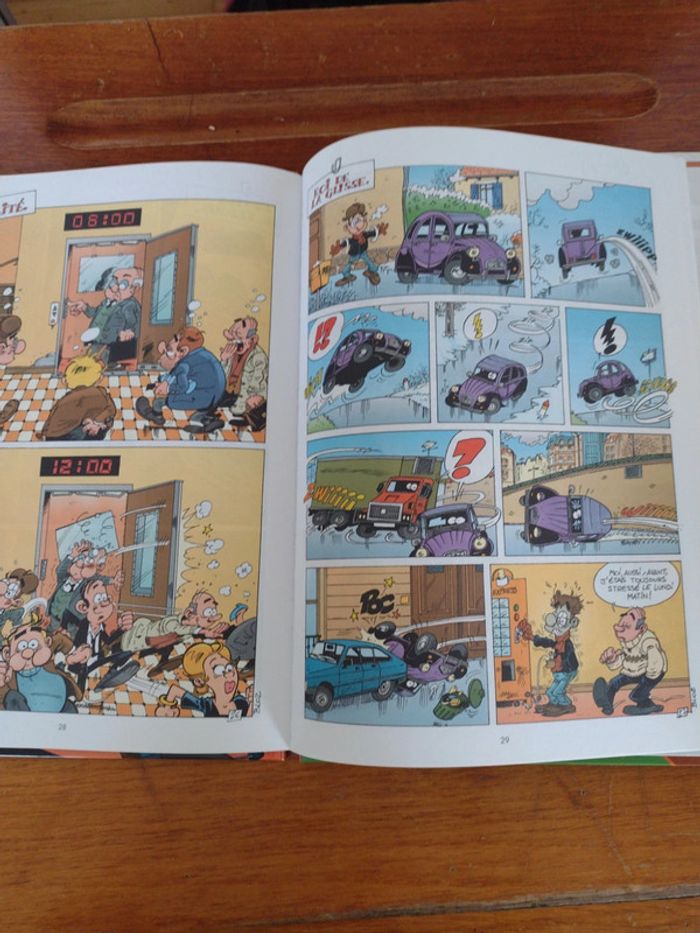 BD tome 1 et 2. Les fonctionnaires - photo numéro 6