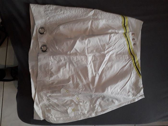 Jupe blanche et jaune