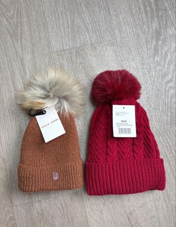 Lot de 2 bonnets enfant neufs avec étiquettes.