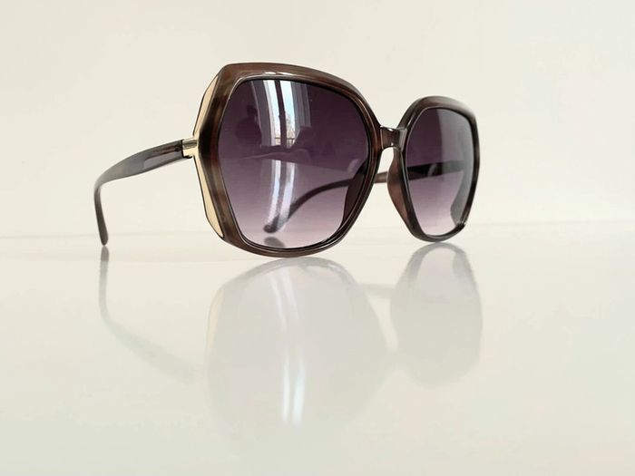 Lunette de soleil femme hexagonale marron miel et dorée verres dégradés uvprotection catégorie 3 - photo numéro 7