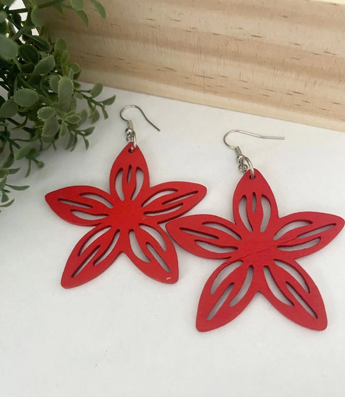Superbes boucles d’oreilles pendantes bois rouges