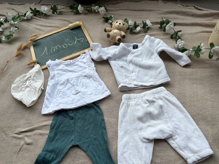 Ensemble taille 1 mois, fille