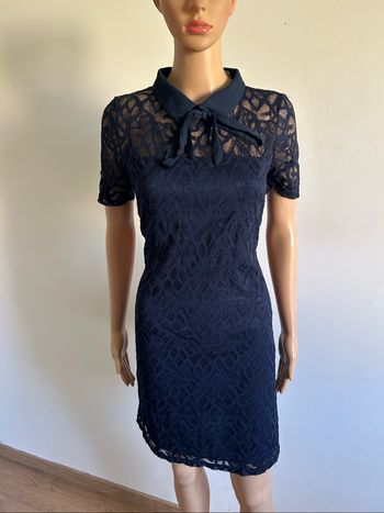 Robe marine en dentelle à manches courtes Morgan taille 42 bon état