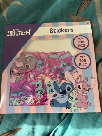 Lot de 200 gommettes / stickers stitch et angel neuf