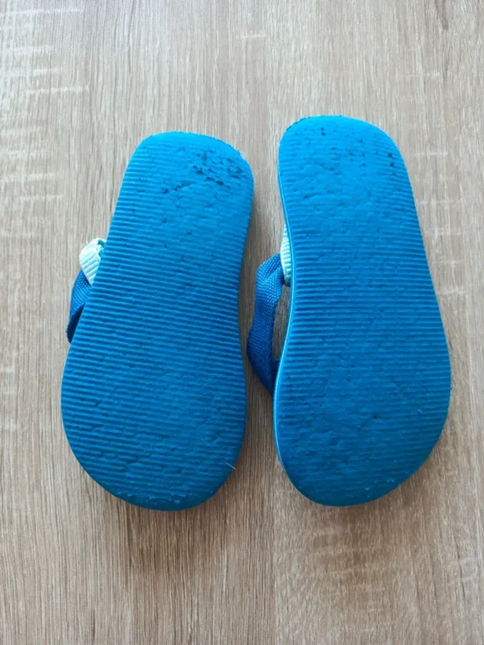 Tongs claquettes - photo numéro 2