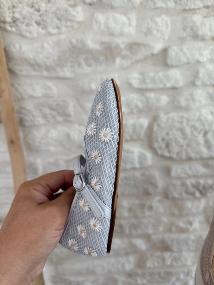 Ballerine blanche marguerite Zara Pointure 26 - 6 € - photo numéro 3