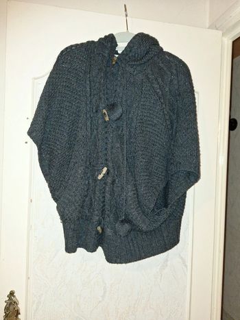 Cape chaude sans manches à capuche