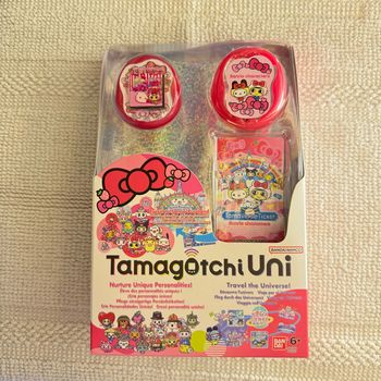 Tamagotchi Uni Bandai Hello Kitty neuf scellé jamais ouvert.