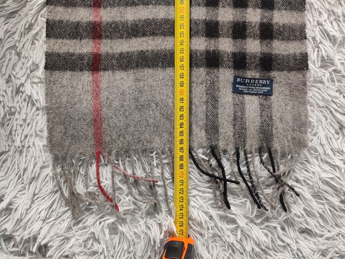 Écharpe Burberry vintage excellent état 90% laine merino 10% cachemire - photo numéro 4