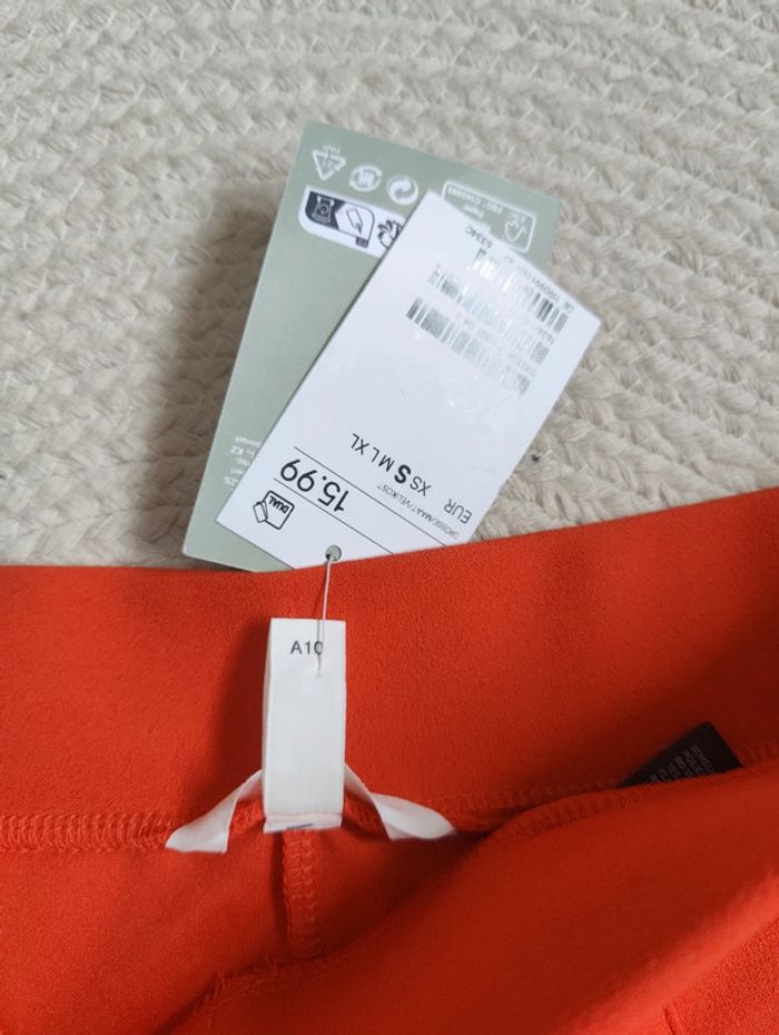 Short rouge - photo numéro 3