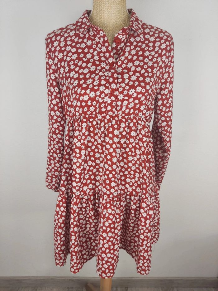Robe mi-longue manches longues col chemise motif fleuri blanc et terracotta taille 38 Anna Karel