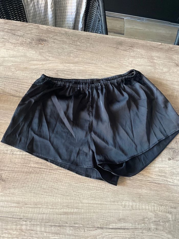 Short satiné