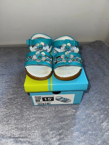 Sandales bébé 20 TBE neuves bleues