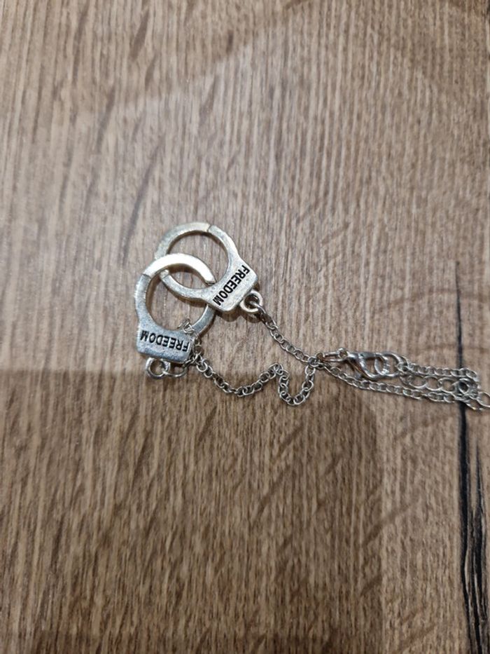 Bracelet menotte - photo numéro 2