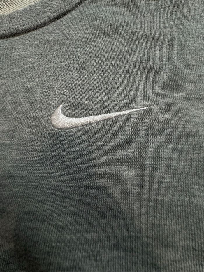 Sweat Nike gris taille S logo brodé en parfait état - photo numéro 4