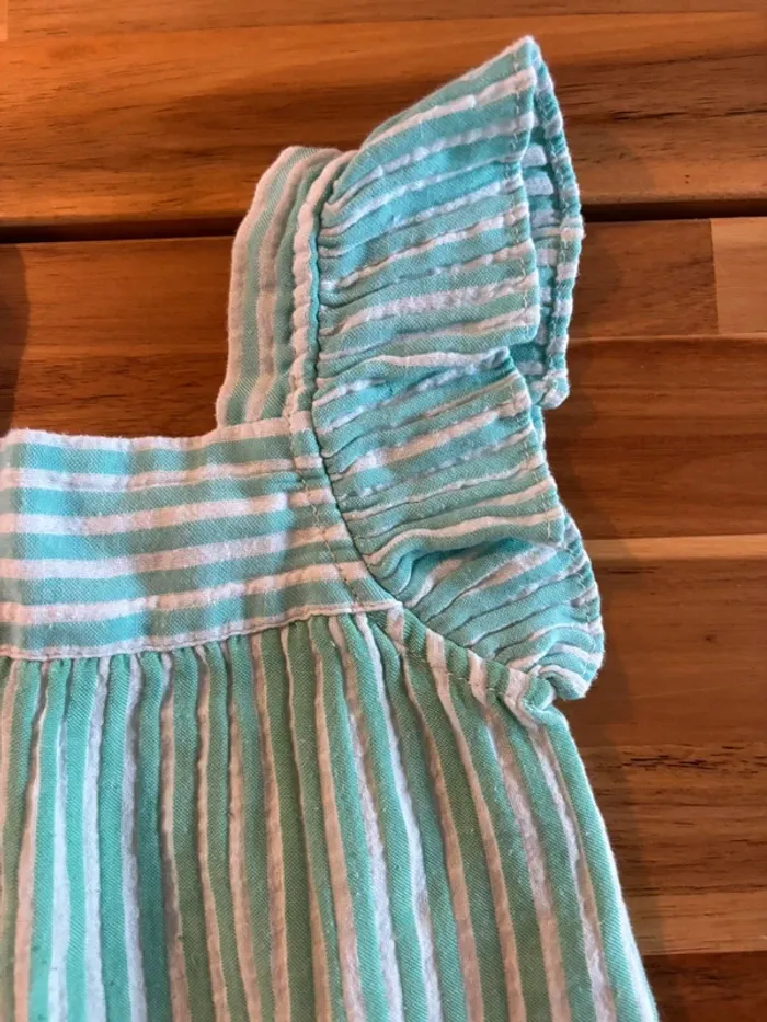 Robe verte et blanche à bretelles - photo numéro 2