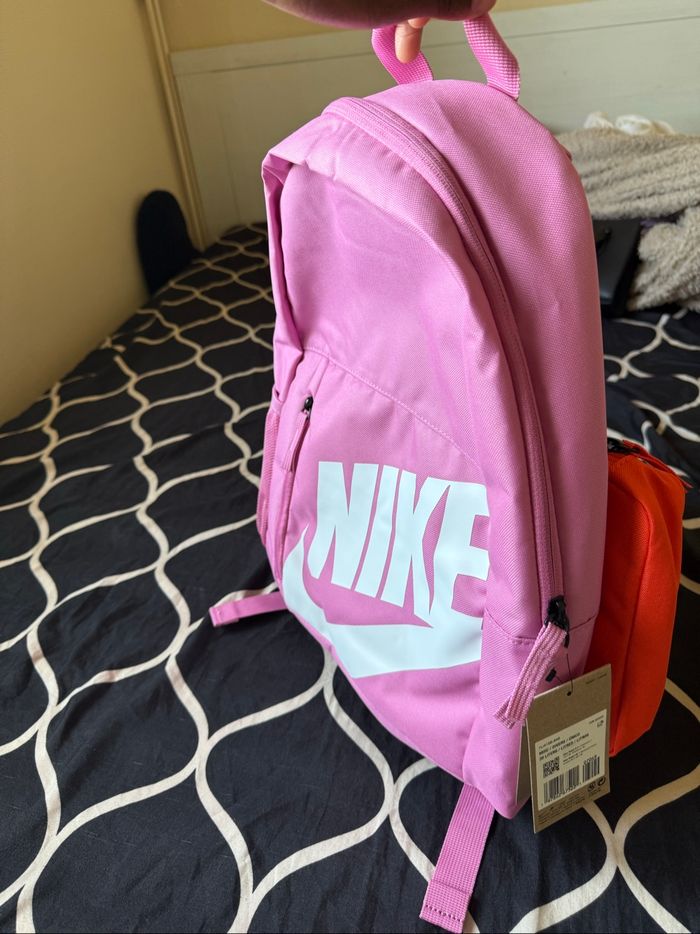 Sac à dos Nike rose avec trousse assortie – Neuf avec étiquettes - photo numéro 4