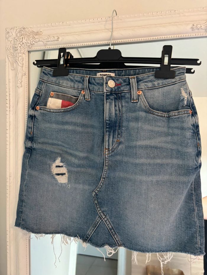 Mini jupe en jean Tommy Jeans - Taille 26 (équivalent 34/36) - photo numéro 2