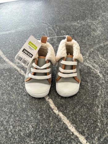 Chaussures bébé garçon taille 3-6 mois neuves avec étiquette