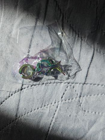 Boucles d'oreilles clip punk neuves multicolores