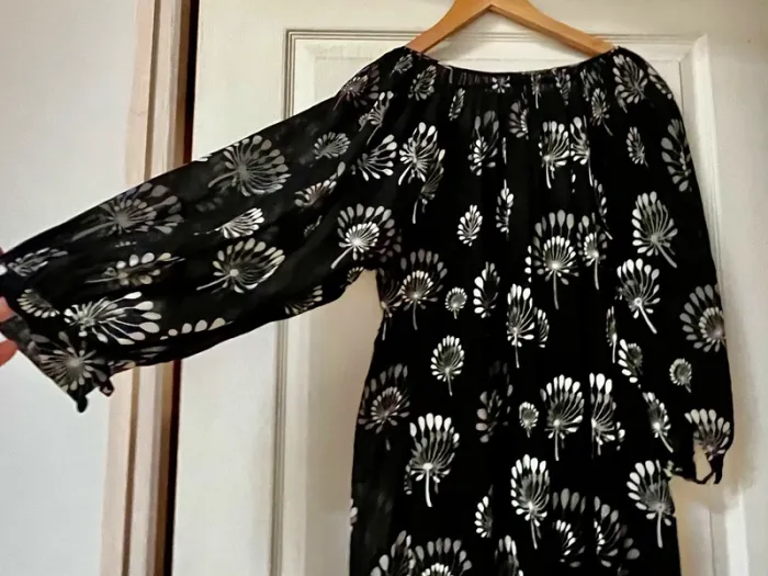 Blouse  longue bohème Europann en voile de coton, noire avec motif fleuri -taille 42 - photo numéro 3