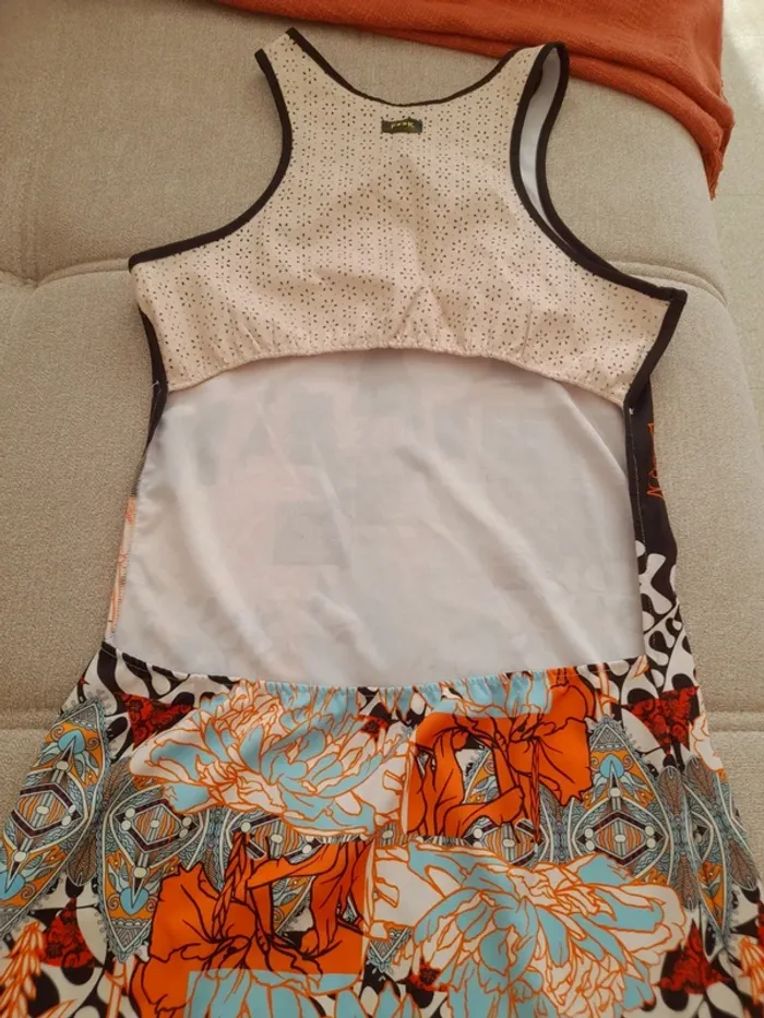 Robe courte moulante et dos nu - photo numéro 6