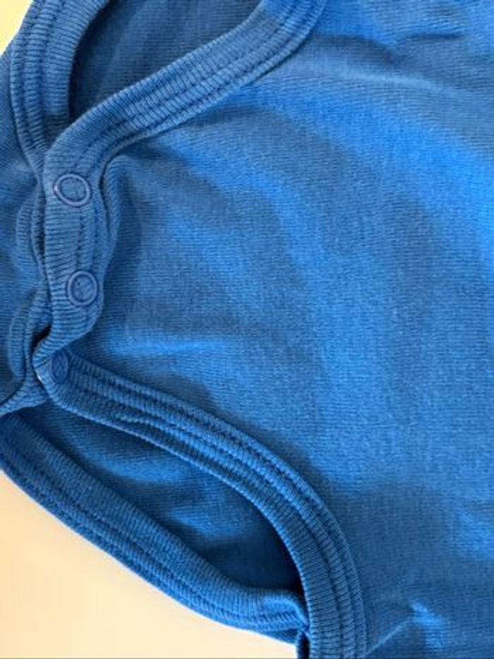 Lot de 2 Bodies Petit Bateau 24M. - photo numéro 2