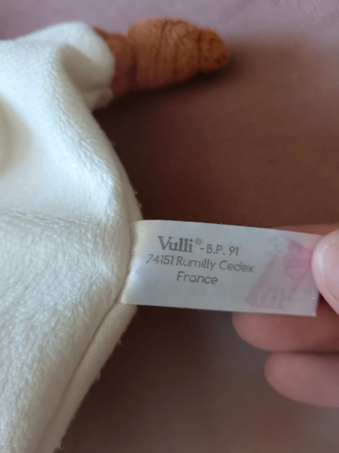 Doudou et peluche musicale Sophie la girafe - photo numéro 4